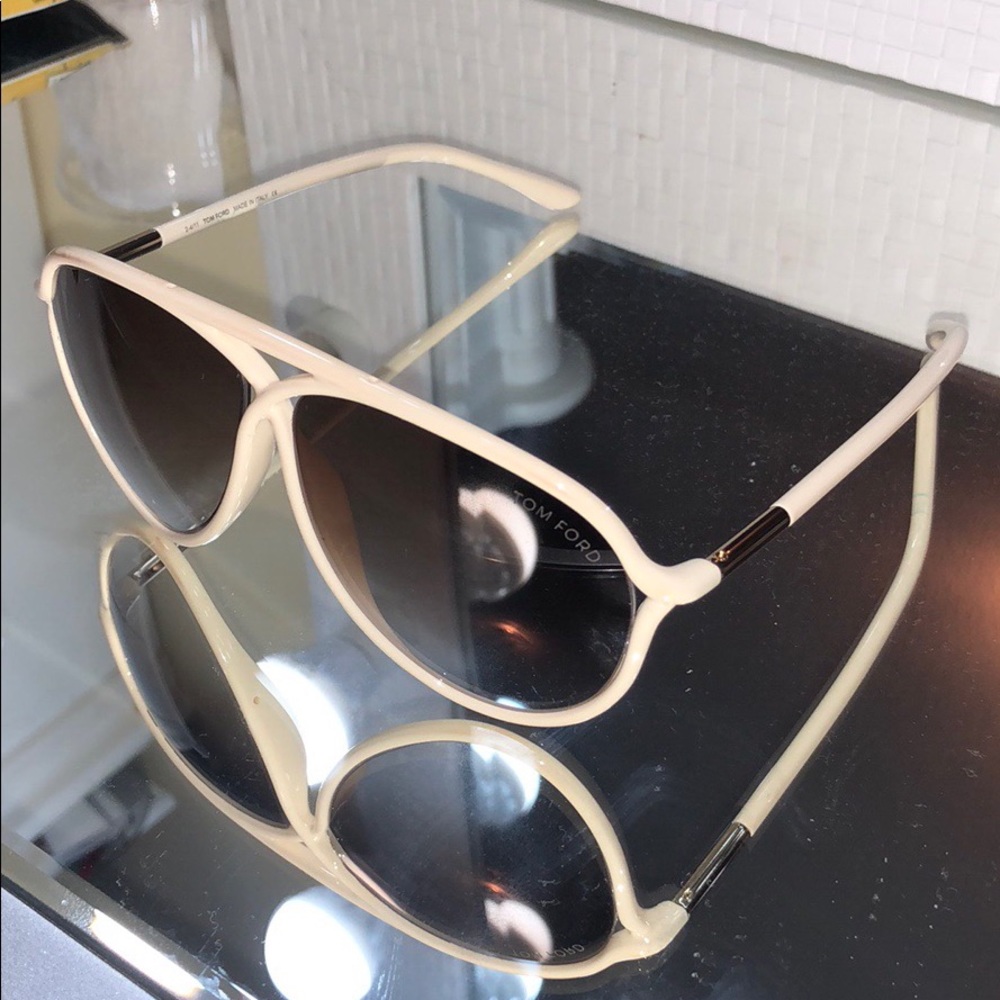 Tom Ford aviator style sun glasses.